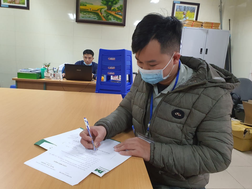 Bạn đọc Dân trí giúp đỡ người cha nghèo đi tìm sự sống cho hai con thơ - 2 Bạn đọc Dân trí giúp đỡ người cha nghèo đi tìm sự sống cho hai con thơ - 2
