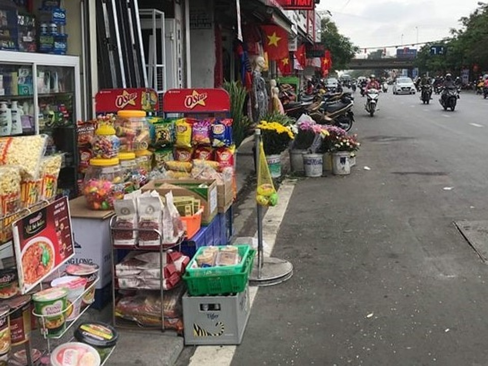 3 chủ tịch quận bị phê bình, tình trạng lấn chiếm vỉa hè vẫn phức tạp - 4 3 chủ tịch quận bị phê bình, tình trạng lấn chiếm vỉa hè vẫn phức tạp - 4