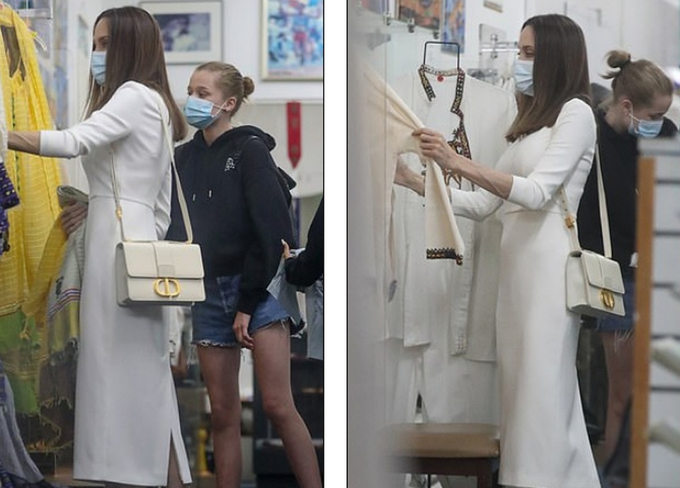Angelina Jolie thanh lịch đưa con đi mua sắm - 2 Angelina Jolie thanh lịch đưa con đi mua sắm - 2