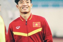 Trung vệ Tiến Dũng bật khóc trước tình cảm của người hâm mộ