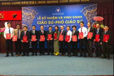 Trường ĐH Bách khoa TPHCM vinh danh 15 giáo sư, phó giáo sư năm 2019