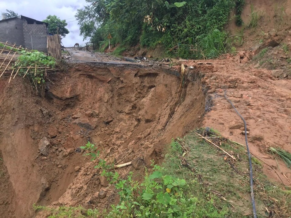 Một số tuyến đường ở Lào Cai sạt lở nghiêm trọng do mưa lũ - 4 Một số tuyến đường ở Lào Cai sạt lở nghiêm trọng do mưa lũ - 4