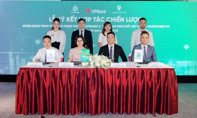 Đại diện VPBank, Tập đoàn Nhà phố Việt Nam và Nhaphonet.vn ký kết hợp tác chiến lược.