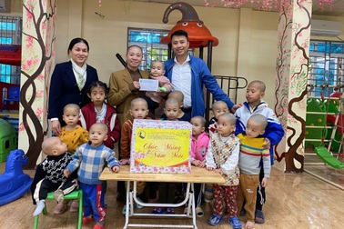 Hàng trăm suất quà hỗ trợ học sinh nghèo xứ Thanh dịp Tết