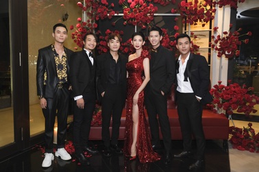 Siêu mẫu Xuân Lan chúc mừng Nam vương Hòa bình Minh Kha