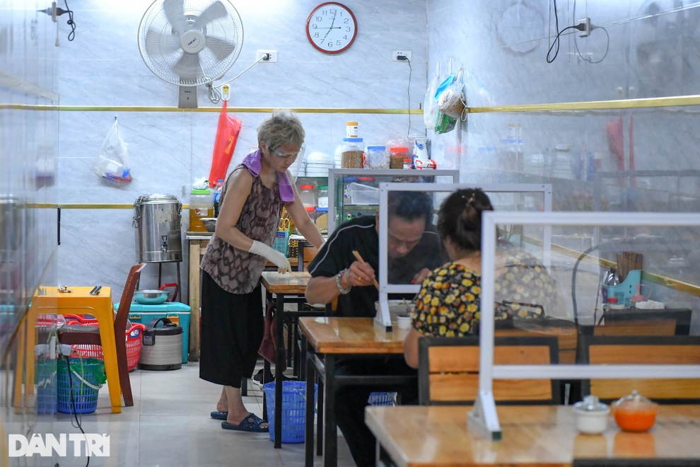 Hà Nội: Hoạt động nào có thể được đề xuất nới lỏng trong thời gian tới? - 1 Hà Nội: Hoạt động nào có thể được đề xuất nới lỏng trong thời gian tới? - 1