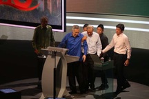 Thủ tướng Singapore bị choáng khi đang đọc thông điệp quốc khánh