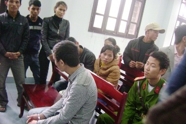 Ép người yêu “nhí” làm “chuyện ấy” sau khi uống café 