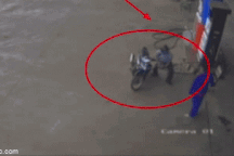 Nguyên Phó Chủ tịch huyện bị tố ném sầu riêng vào mặt nhân viên cây xăng