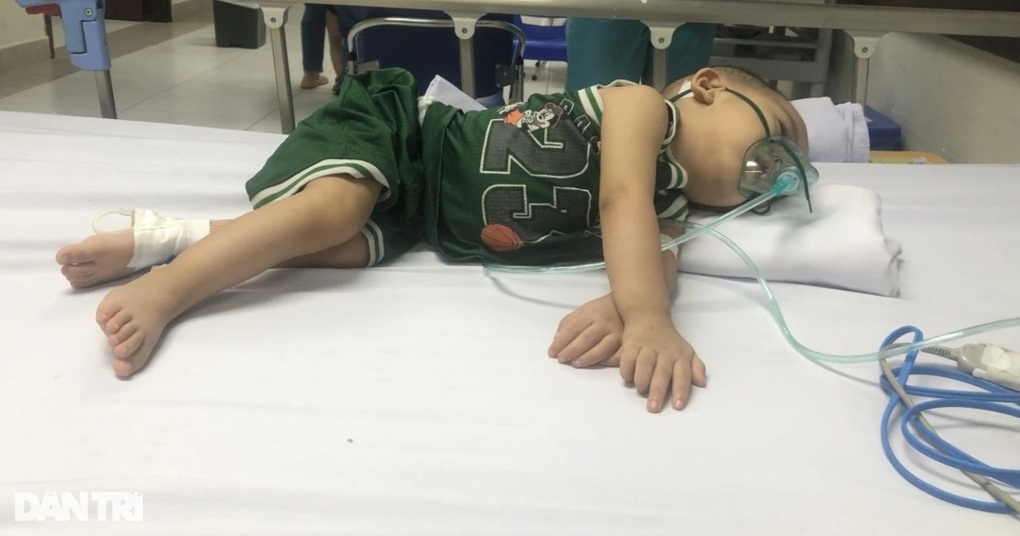 Hơn 155 triệu đồng đến với bé trai mắc bệnh viêm màng não mủ - 4 Hơn 155 triệu đồng đến với bé trai mắc bệnh viêm màng não mủ - 4