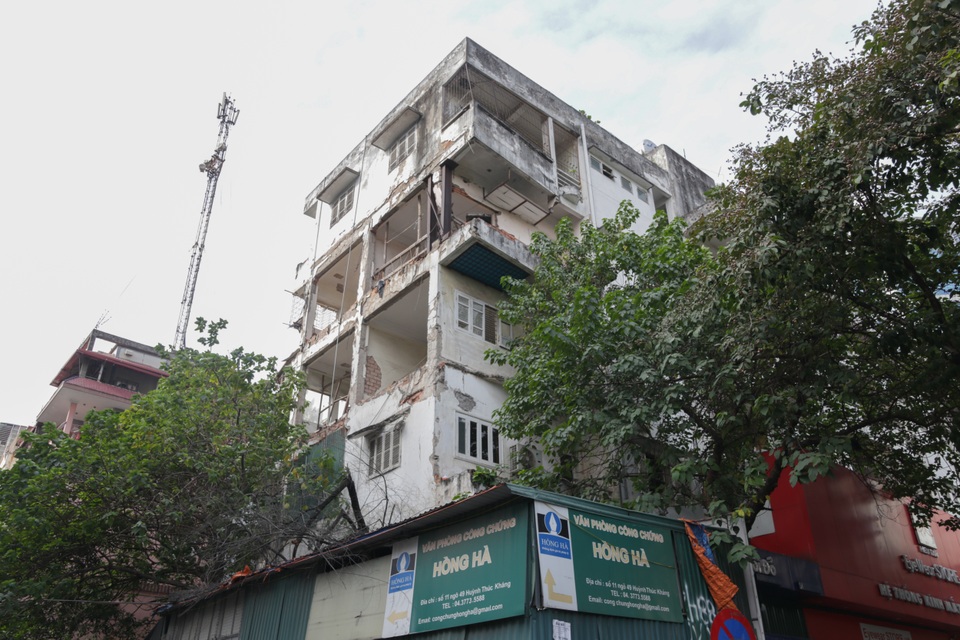 Hà Nội: Nhiều hộ dân bỏ nhà đi lánh nạn gần 10 năm không biết ngày về - 1 Hà Nội: Nhiều hộ dân bỏ nhà đi lánh nạn gần 10 năm không biết ngày về - 1