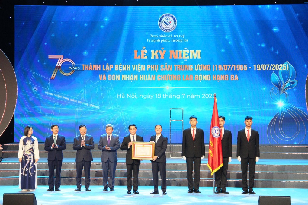 Thứ trưởng Bộ Y tế giao 5 định hướng cho bệnh viện hàng đầu sản khoa - 2