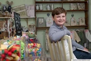 Ngưỡng mộ cậu bé 11 tuổi kiếm 34 triệu đồng/tuần