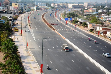 Thông xe thêm 4km đường nội đô đẹp nhất TPHCM