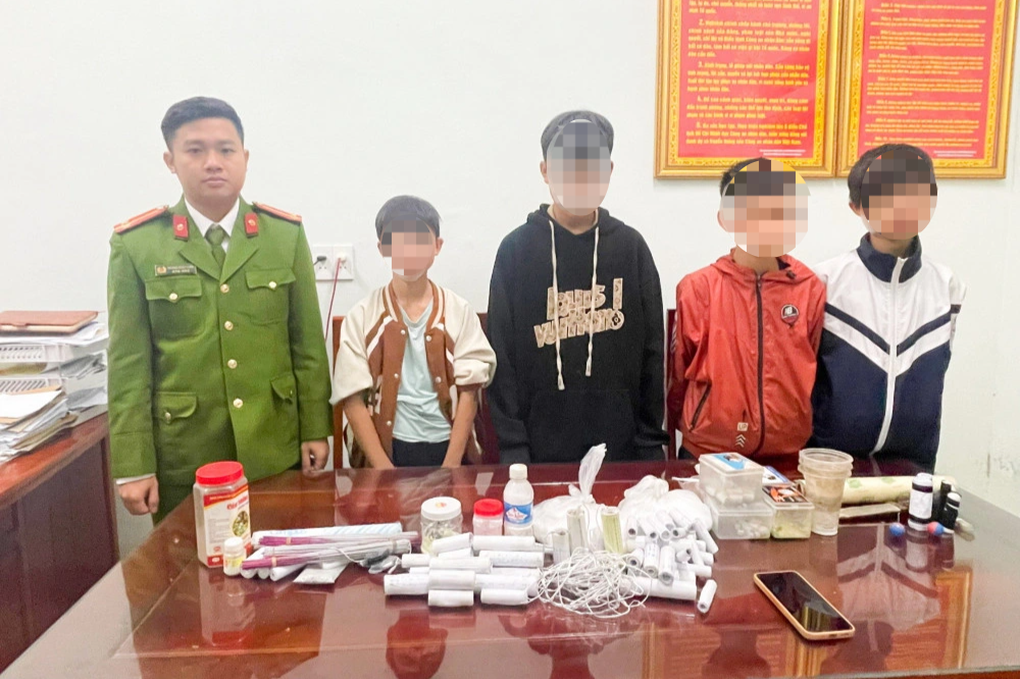 4 học sinh cấp 2 lên mạng tìm mua hóa chất về chế tạo pháo nổ - 1 4 học sinh cấp 2 lên mạng tìm mua hóa chất về chế tạo pháo nổ - 1