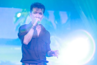 Đàm Vĩnh Hưng “đóng cửa” với báo giới