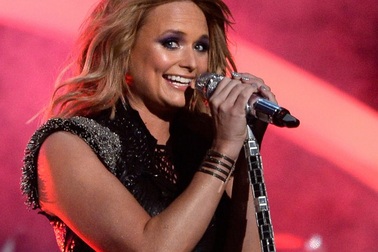 Miranda Lambert cuồng nhiệt tại lễ trao giải Grammy lần thứ 57