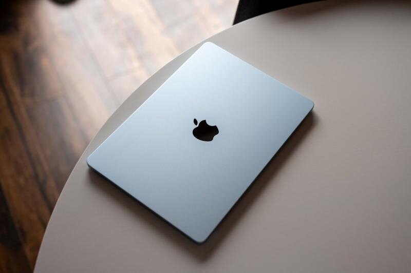 So sánh MacBook Air M4 và MacBook Pro M4: Tại sao lại phải chi thêm tiền cho Pro khi Air đã đủ tốt?