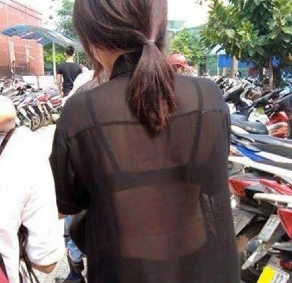 Nữ sinh không mặc hở là khó thở dùng chiêu nếu trường cấm váy ngắn, 2 dây - 1 Nữ sinh không mặc hở là khó thở dùng chiêu nếu trường cấm váy ngắn, 2 dây - 1