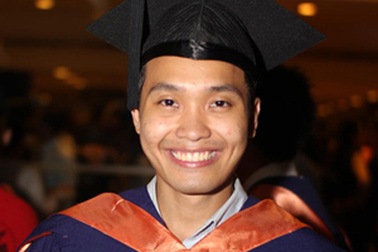 Từ HS bán công ở VN đến thủ khoa ĐH Singapore