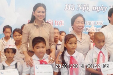 Trao 170 suất học bổng cho trẻ em khó khăn