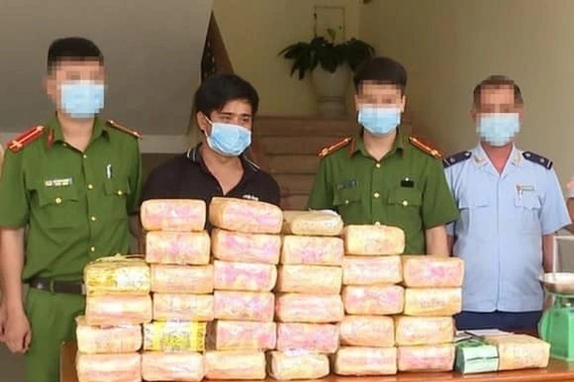 Tử hình đối tượng vận chuyển hơn 30 kg ma túy - 2 Tử hình đối tượng vận chuyển hơn 30 kg ma túy - 2