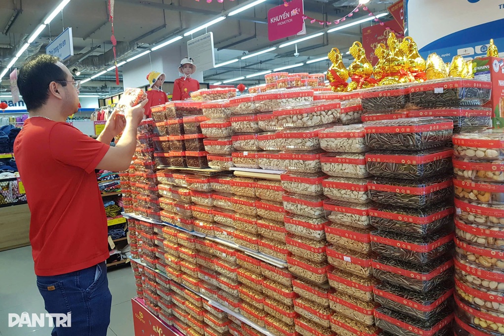 Bánh kẹo, bia Tết ở TPHCM giảm giá tưng bừng - 2 Bánh kẹo, bia Tết ở TPHCM giảm giá tưng bừng - 2