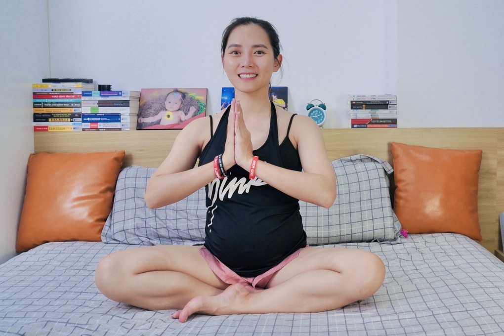 Á hoàng yoga Việt mang thai tháng thứ 8 vẫn tập yoga 30 phút mỗi ngày - 1 Á hoàng yoga Việt mang thai tháng thứ 8 vẫn tập yoga 30 phút mỗi ngày - 1