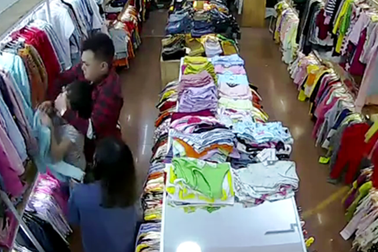 Truy bắt đôi nam nữ dùng hung khí tấn công nhân viên bán hàng