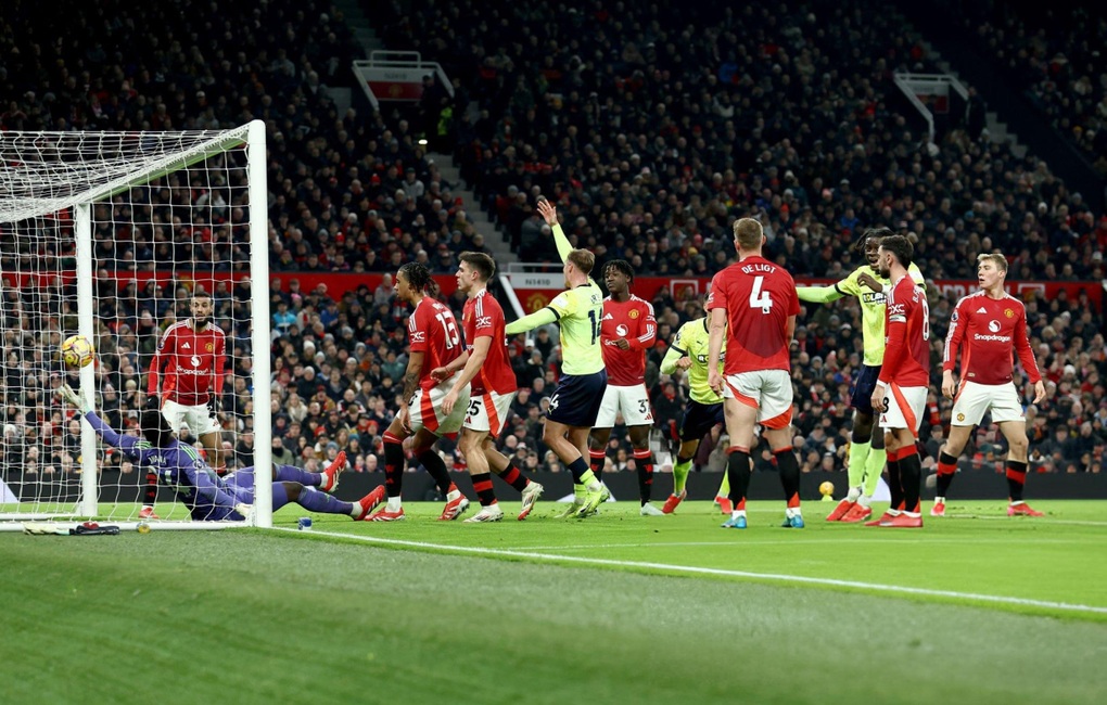 Amad Diallo lập hat-trick, Man Utd ngược dòng hạ Southampton - 2