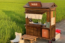 Thái Bình: Quán cà phê giữa cánh đồng lúa, chủ quán chuẩn bị cả thuốc muỗi