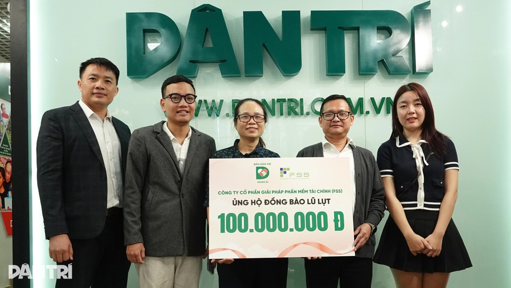 Báo Dân trí đón nhận 100 triệu đồng tiếp sức người dân vùng lũ lụt - 1 Báo Dân trí đón nhận 100 triệu đồng tiếp sức người dân vùng lũ lụt - 1