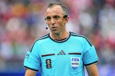 FIFA gây tranh cãi khi bố trí trọng tài Bồ Đào Nha bắt trận của Argentina
