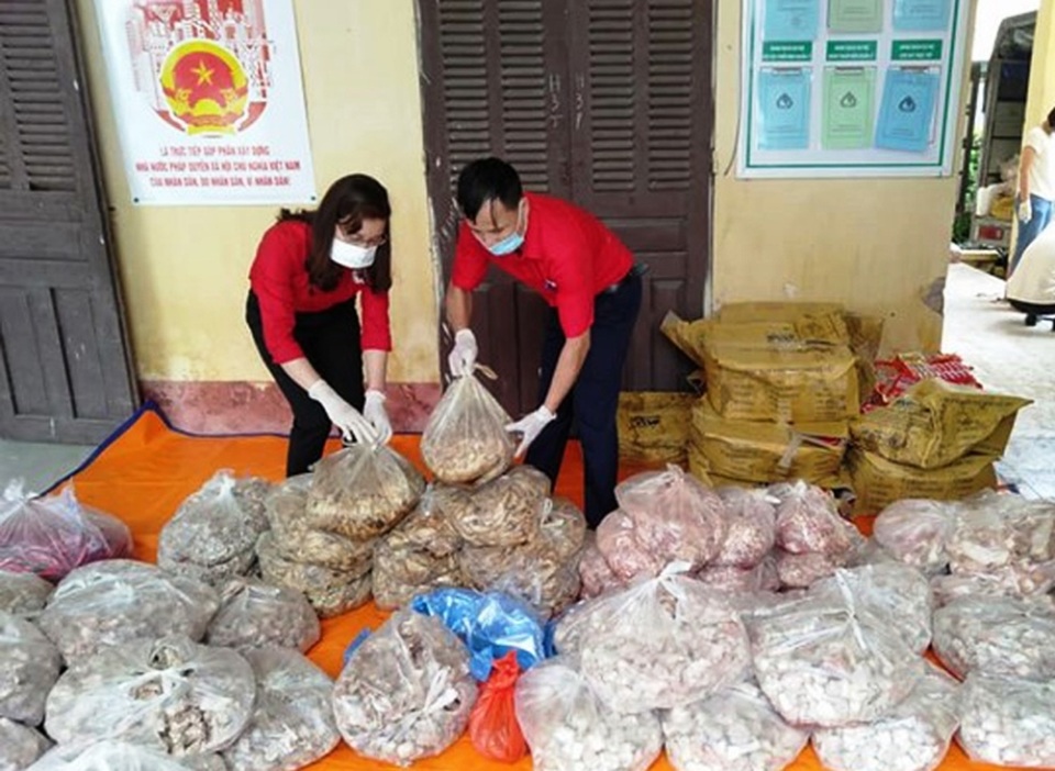 Lập 27 điểm phát nhu yếu phẩm cho người dân sống trong khu cách ly - 2 Lập 27 điểm phát nhu yếu phẩm cho người dân sống trong khu cách ly - 2