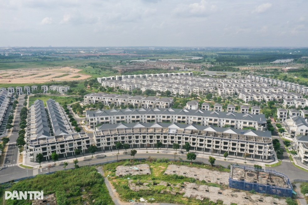 Doanh nghiệp bất động sản đẩy mạnh hút dòng vốn để tái sinh - 2 Doanh nghiệp bất động sản đẩy mạnh hút dòng vốn để tái sinh - 2