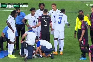 Đội trưởng U23 Honduras gãy chân kinh hoàng không kém Hùng Dũng