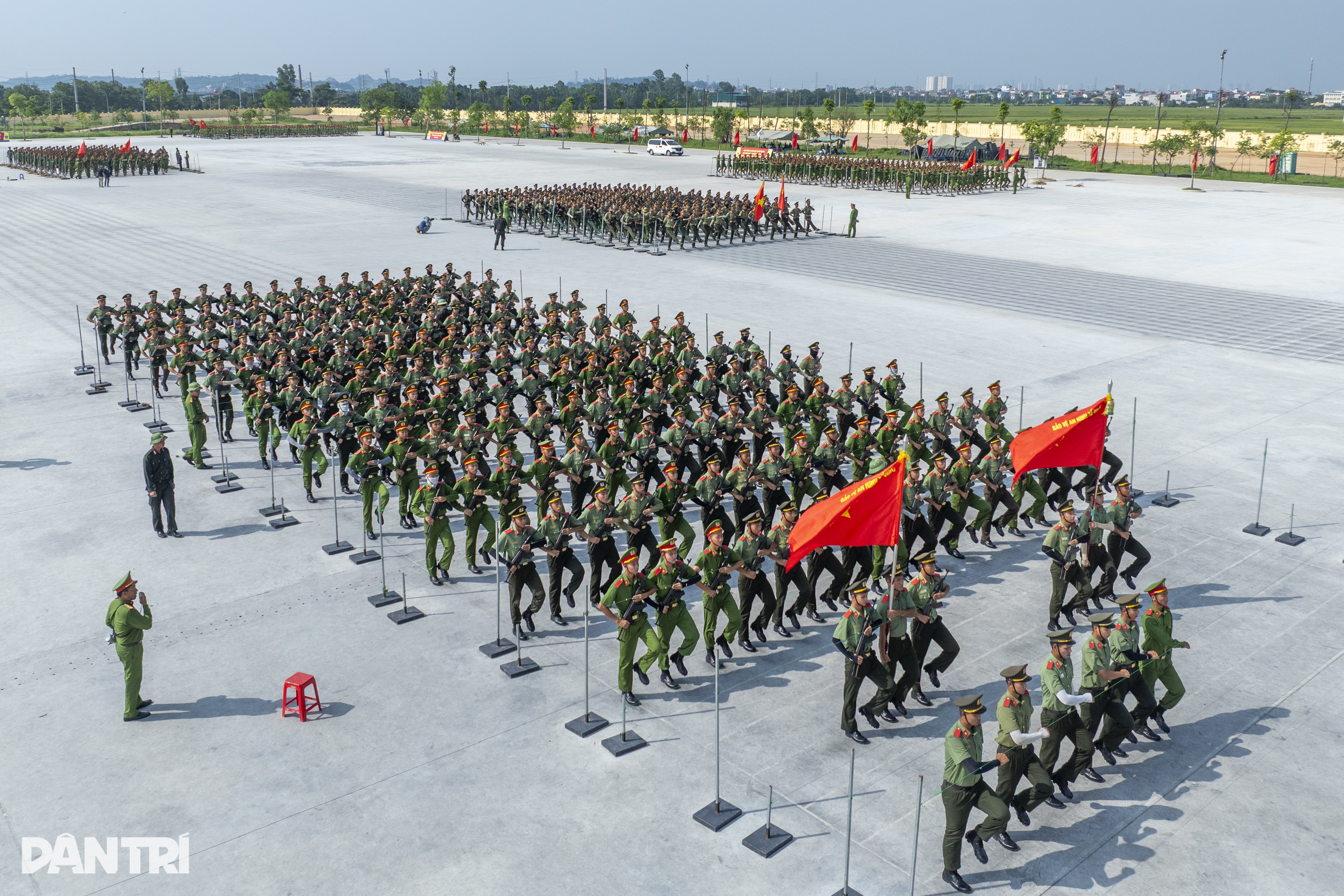 Cặp sinh đôi tự hào cùng tập luyện diễu binh kỷ niệm 80 năm Quốc khánh - 1