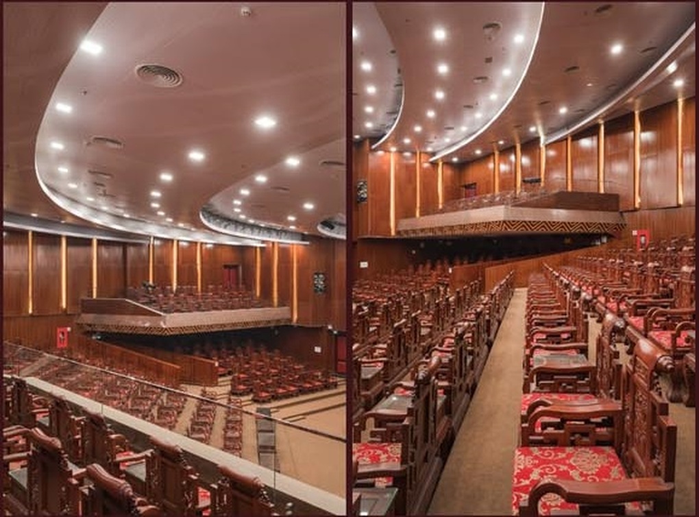 Hàng ghế gỗ Đồng Kỵ trong Nhà hát Dân ca Quan họ Bắc Ninh gây tranh cãi - 3 Hàng ghế gỗ Đồng Kỵ trong Nhà hát Dân ca Quan họ Bắc Ninh gây tranh cãi - 3
