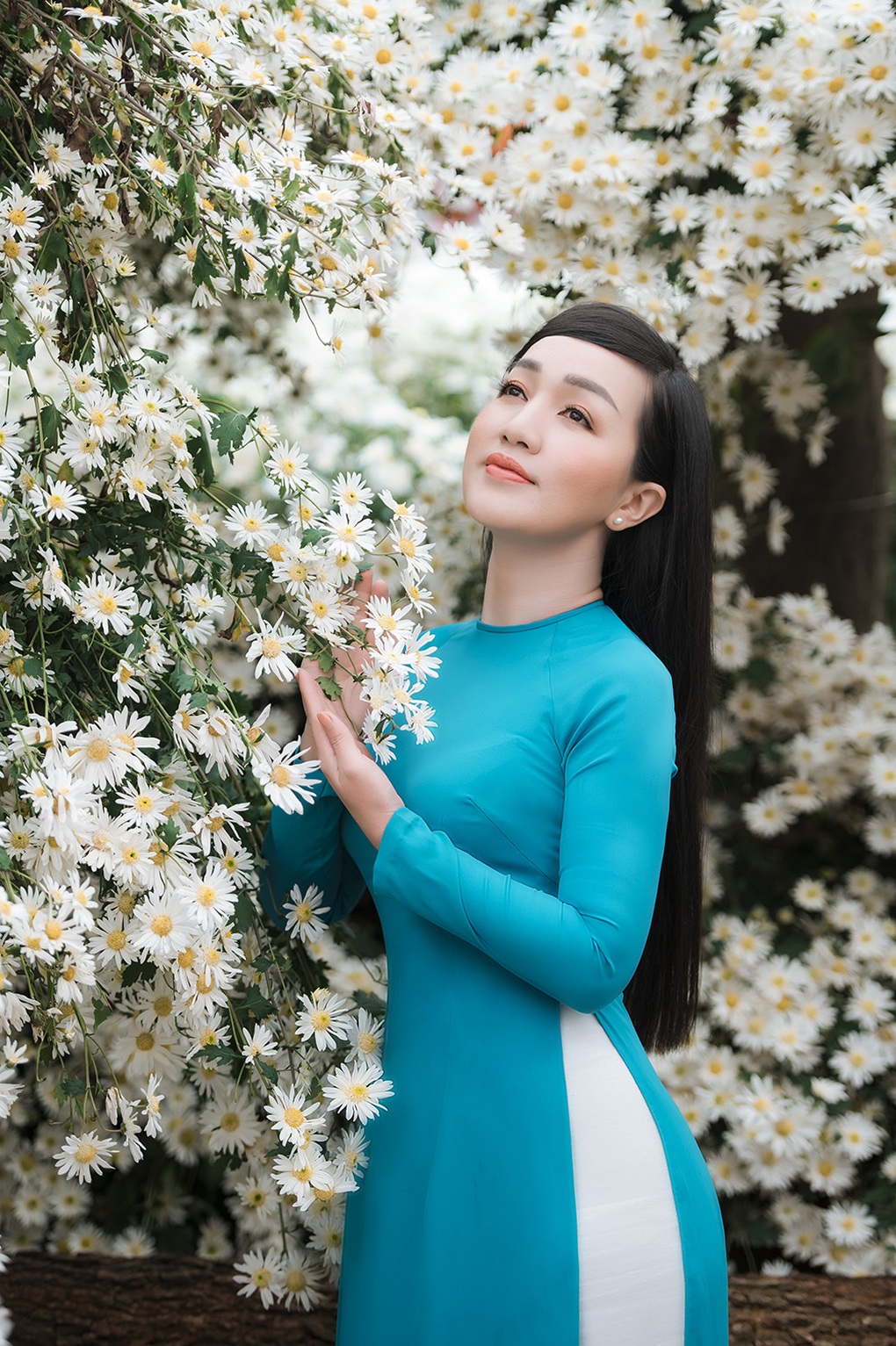 Hà Vân hát Quà xuân cho mẹ tiết lộ nỗi niềm người con xa xứ - 1 Hà Vân hát Quà xuân cho mẹ tiết lộ nỗi niềm người con xa xứ - 1