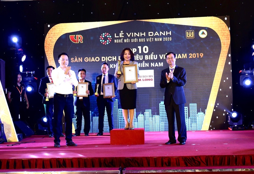 Sàn Nam Long “công phá” những giải thưởng danh giá trong và ngoài nước - 2 Sàn Nam Long “công phá” những giải thưởng danh giá trong và ngoài nước - 2