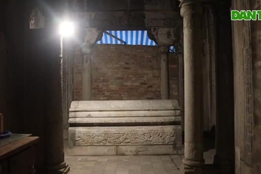 Bí ẩn bên trong lăng mộ đá cổ 100 tuổi giữa lòng Hà Nội