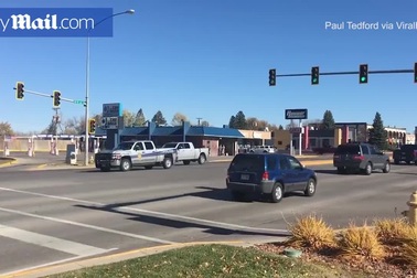 Hình ảnh đoàn xe nghi chở đầu đạn hạt nhân băng băng trên đường phố Mỹ