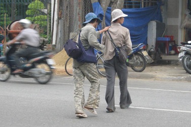 “Đội quân ăn xin” thuê xe ôm chở đi hành nghề!