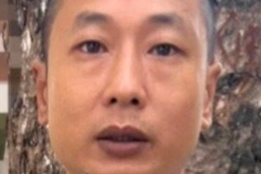 Khởi tố kẻ dùng dao đâm công an, đốt tiệm tạp hóa