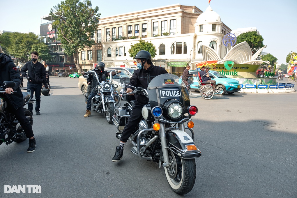 Người chơi mô-tô tại Hà Nội xuống phố tụ họp chào xuân Giáp Thìn - 5