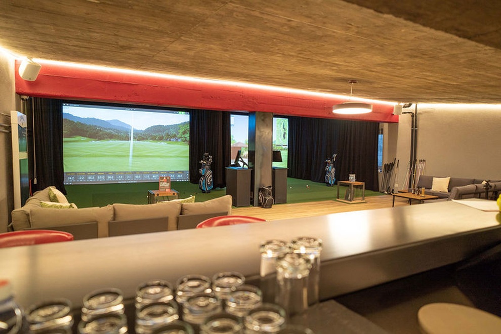 Chơi golf trong nhà mùa dịch Covid-19 dành cho những người có điều kiện - 3 Chơi golf trong nhà mùa dịch Covid-19 dành cho những người có điều kiện - 3