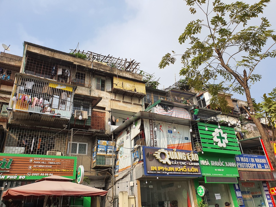 Độc đáo “nông trại” trồng rau, nuôi gà trên sân thượng, giữa lưng trời ở Hà Nội - 3 Độc đáo “nông trại” trồng rau, nuôi gà trên sân thượng, giữa lưng trời ở Hà Nội - 3