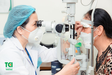 Cứu nguy đôi mắt thoái hóa hoàng điểm, đục thủy tinh thể nặng