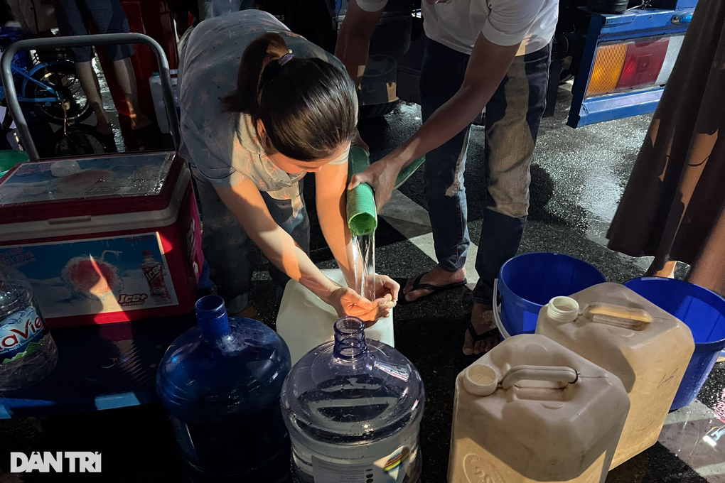 Chung cư Hà Nội mất nước: Dân hoang mang vì trạm nước cách nghĩa trang 500m - 4