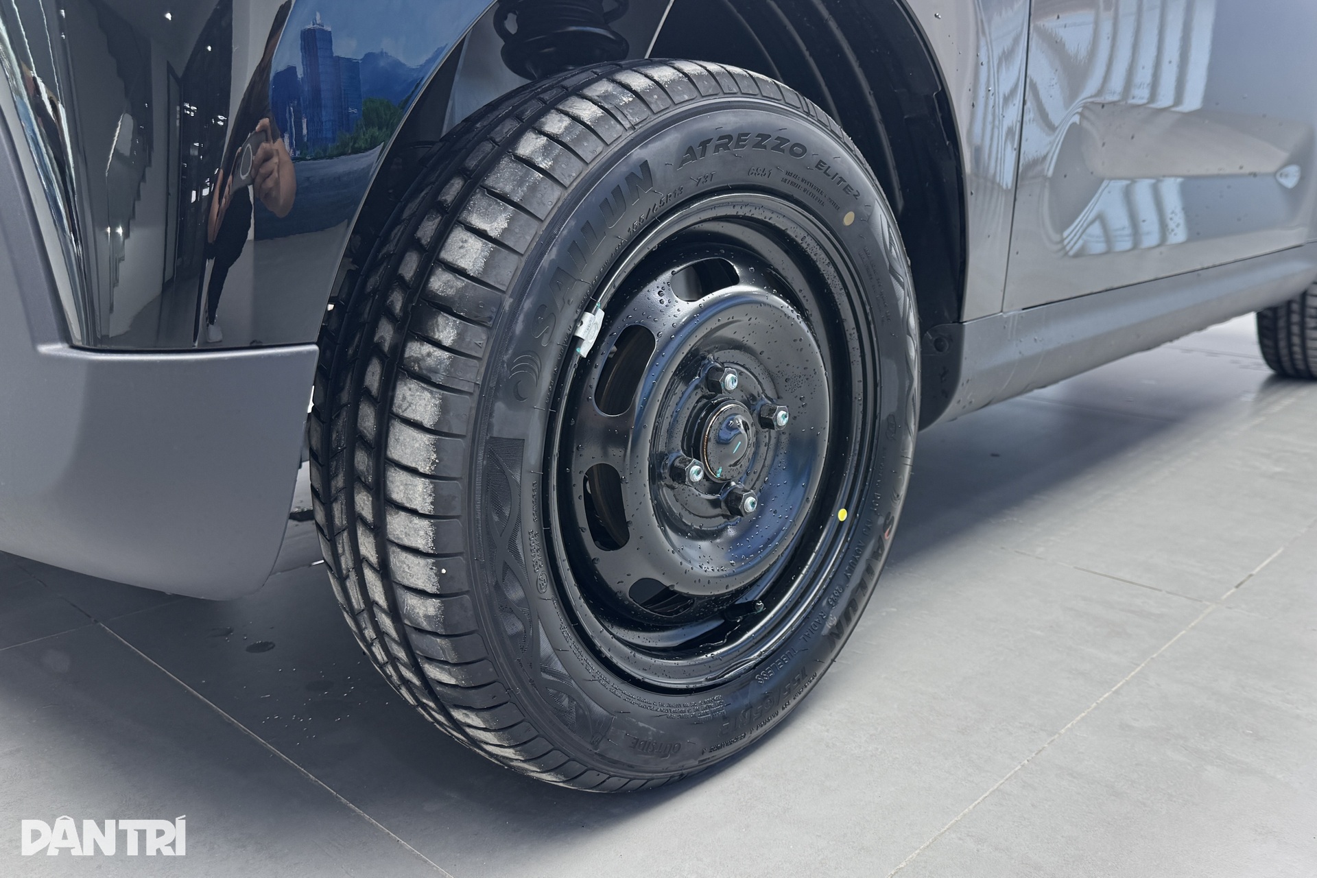 “Soi” ô tô điện rẻ nhất của VinFast mới về đại lý, có điểm nhỉnh hơn VF 3 - 3